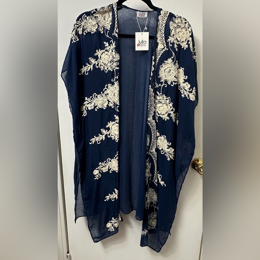 Lulla Women's Navy Kimono Top with Cream Embroidery. NWT